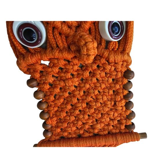 Vintage 1970s Orange Macramé Owl Wall Hanging Retro Wood Beads Boho Fall Autumn - Picture 10 of 13